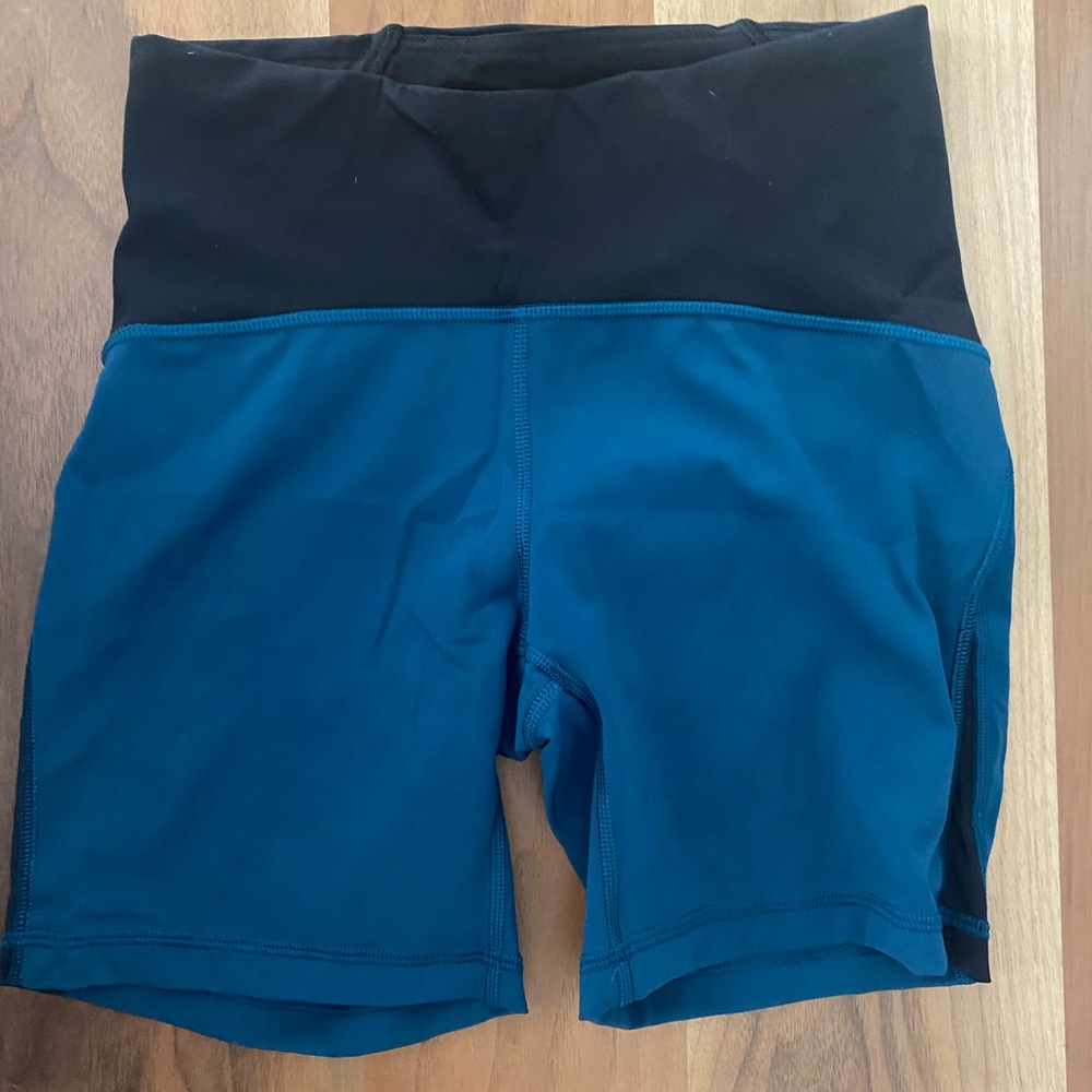 Lululemon train times biker short size 6 nile blue
